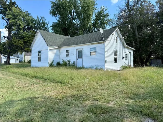 $20,000 | 801 East Park Street, Rich Hill, MO 64779