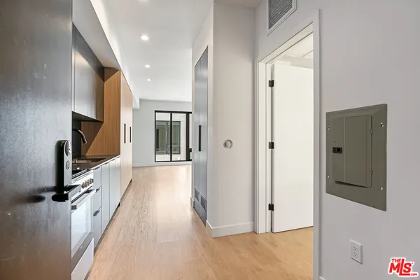 $2,995 | 10700 Tabor Street, Unit PH3, Los Angeles, CA 90034