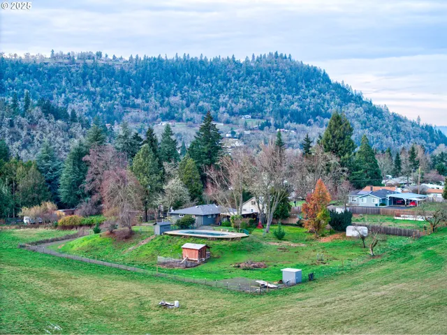 $495,000 | 911 Harlan Street, Roseburg, OR 97471