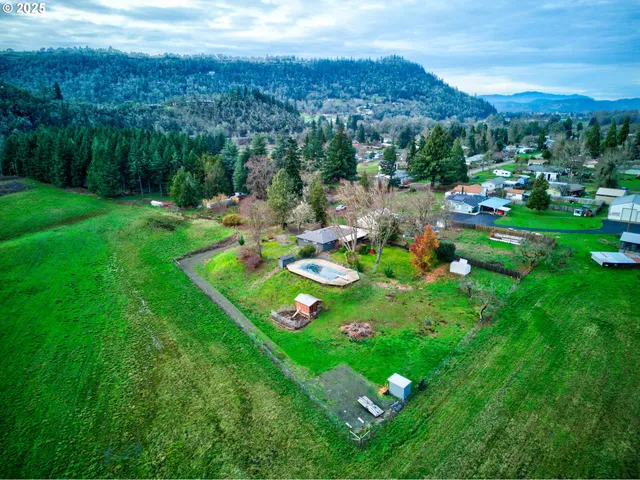 $495,000 | 911 Harlan Street, Roseburg, OR 97471