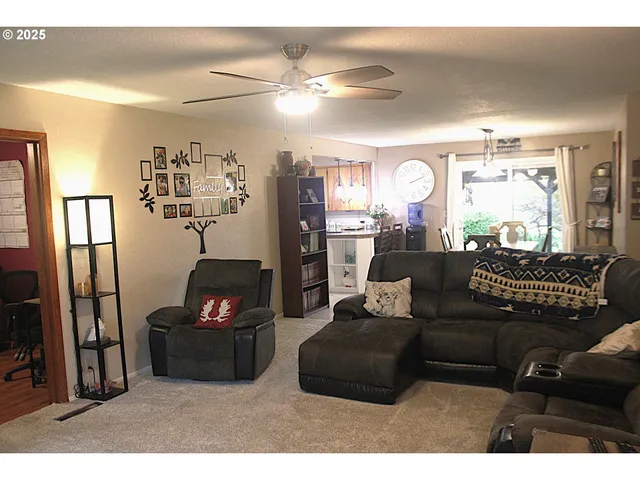 $495,000 | 911 Harlan Street, Roseburg, OR 97471