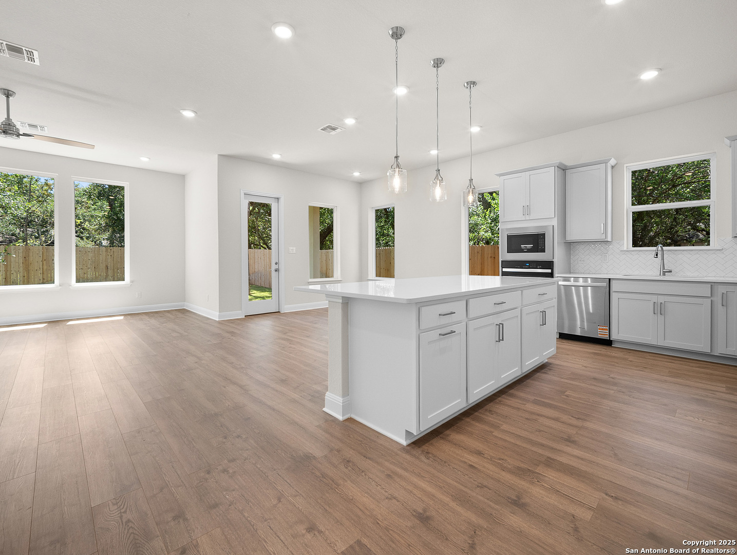 141 Rosanna Ridge Universal City, TX 78148 - Photo 3 of 15