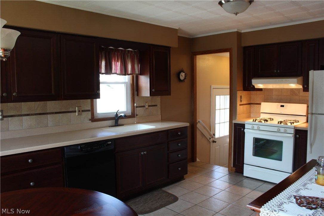 2441 Dentzler Road Parma, OH 44134 - Photo 4 of 17