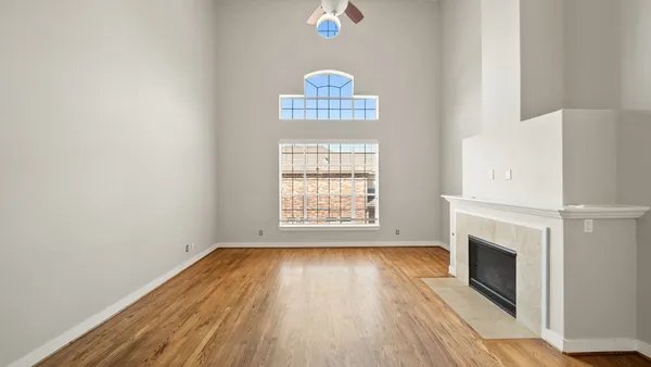 $2,400 | 5637 Oasis Palm Lane, Houston, TX 77021