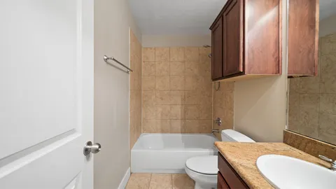 $2,400 | 5637 Oasis Palm Lane, Houston, TX 77021