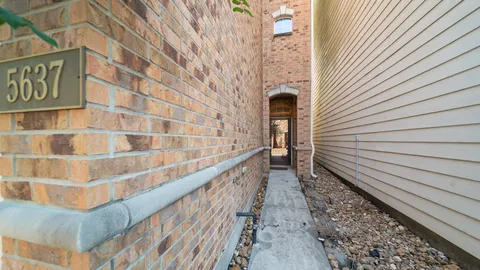 $2,400 | 5637 Oasis Palm Lane, Houston, TX 77021