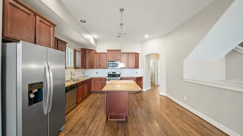 $2,400 | 5637 Oasis Palm Lane, Houston, TX 77021