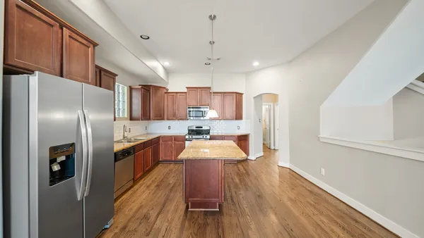 $2,400 | 5637 Oasis Palm Lane, Houston, TX 77021