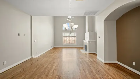 $2,400 | 5637 Oasis Palm Lane, Houston, TX 77021