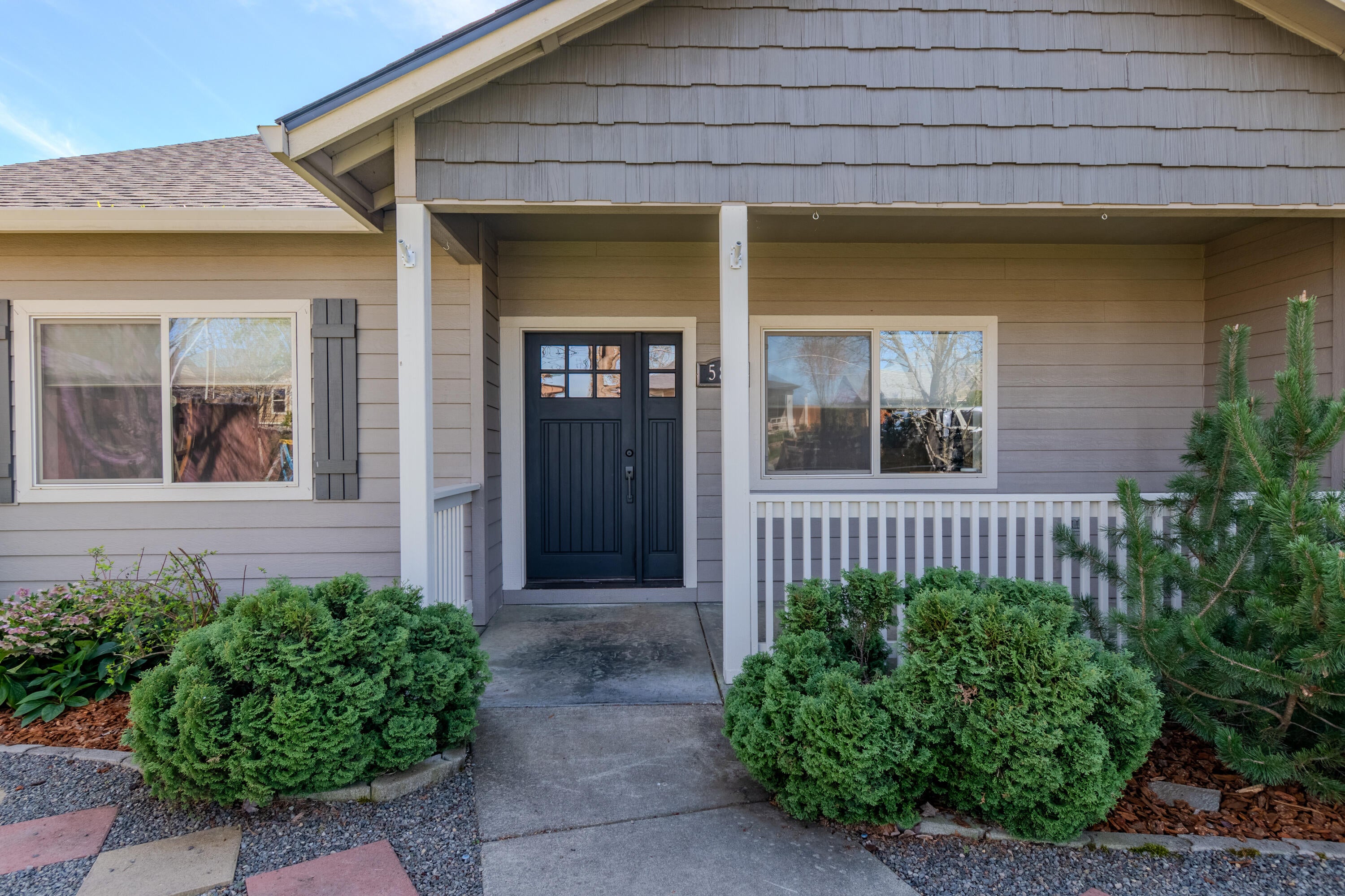 584 Barton Road Eagle Point, OR 97524 - Photo 8 of 30 01-6