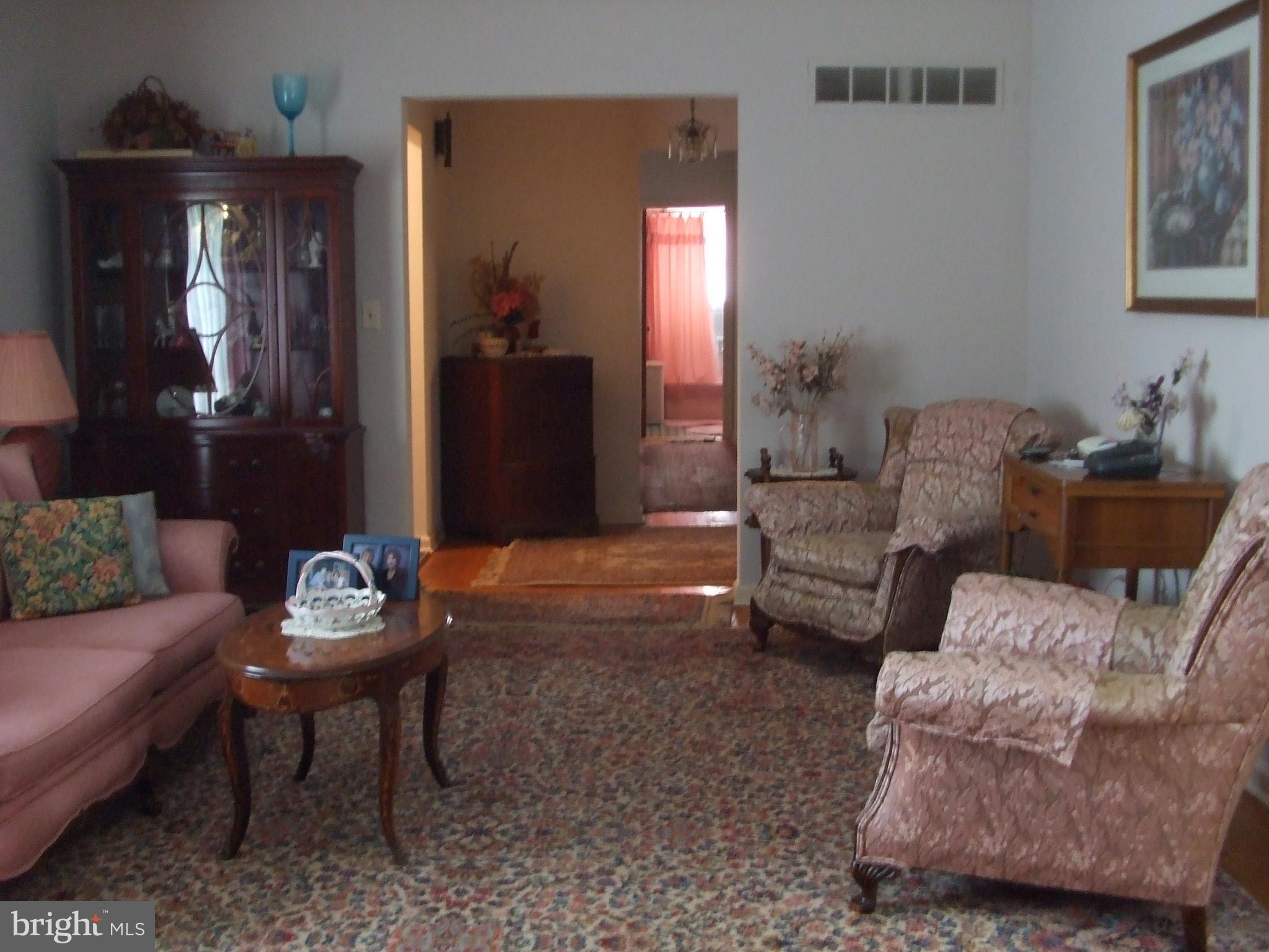 3811 Enterprise Road Bowie, MD 20721 - Photo 6 of 20 Living Room