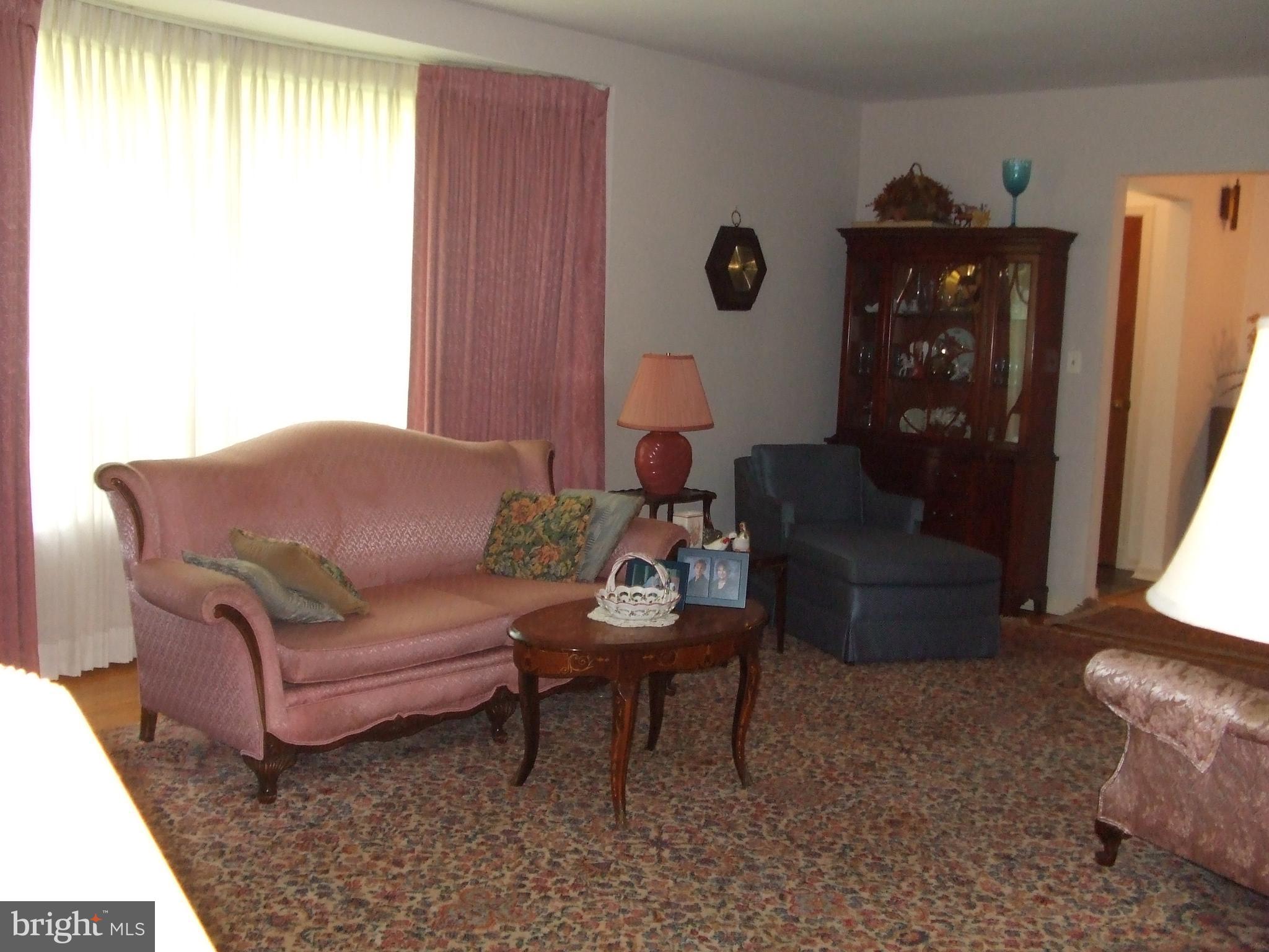 3811 Enterprise Road Bowie, MD 20721 - Photo 7 of 20 Living Room