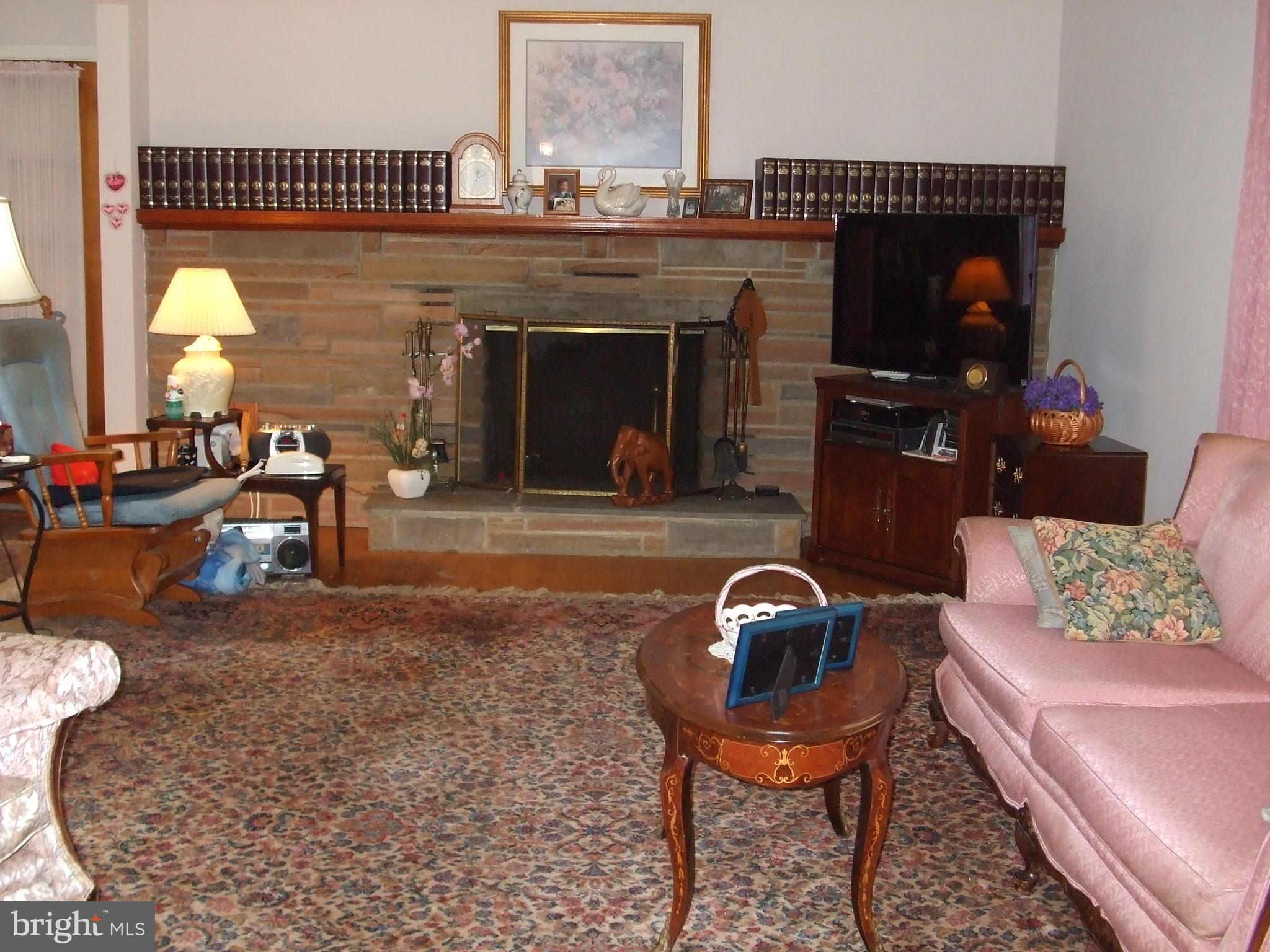 3811 Enterprise Road Bowie, MD 20721 - Photo 9 of 20 Living Room