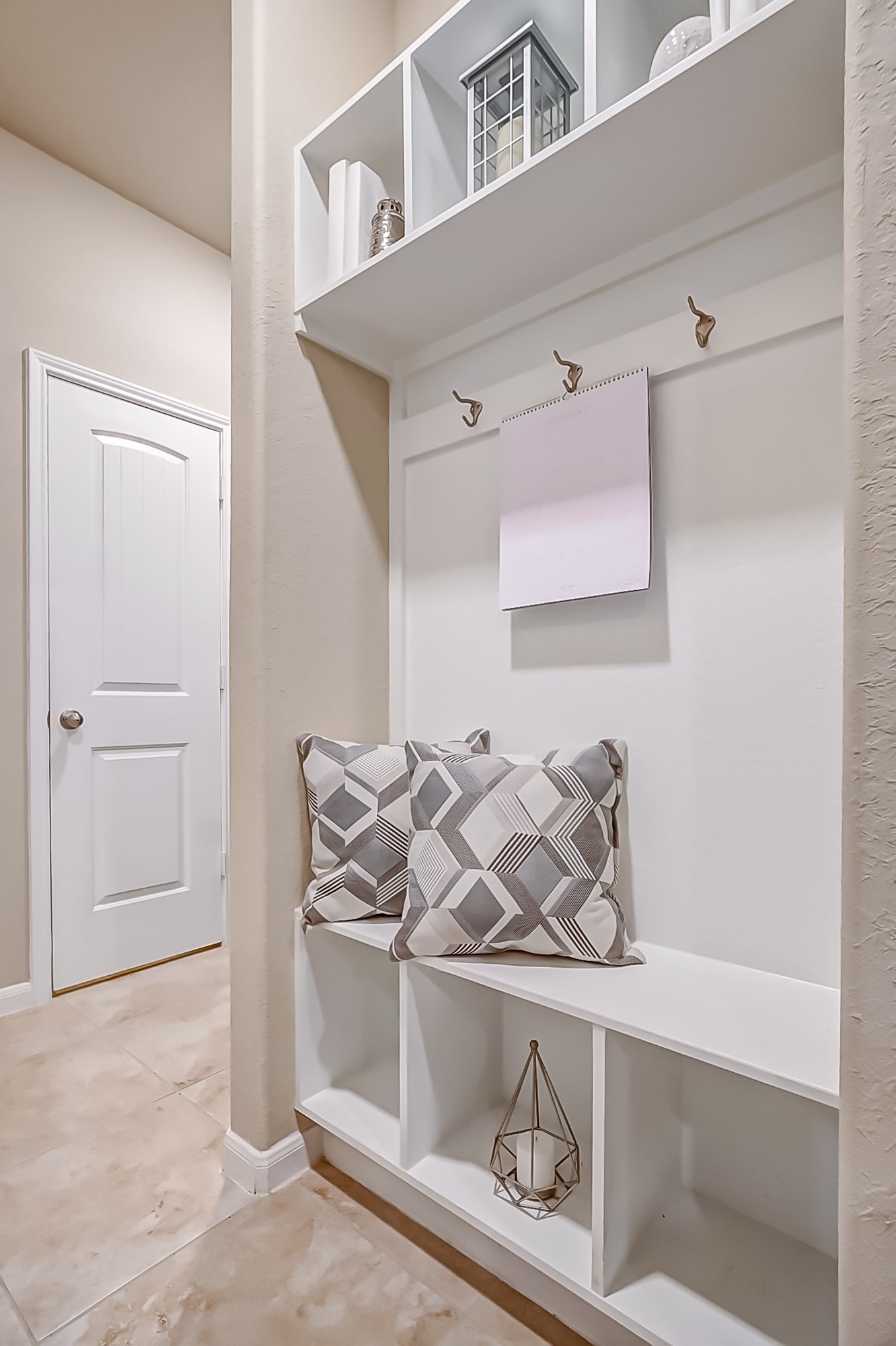 18819 Brookside Rdg Lane Manvel, TX 77578 - Photo 17 of 36 Mud Room right off the garage entry and near the laundry room and half bath.