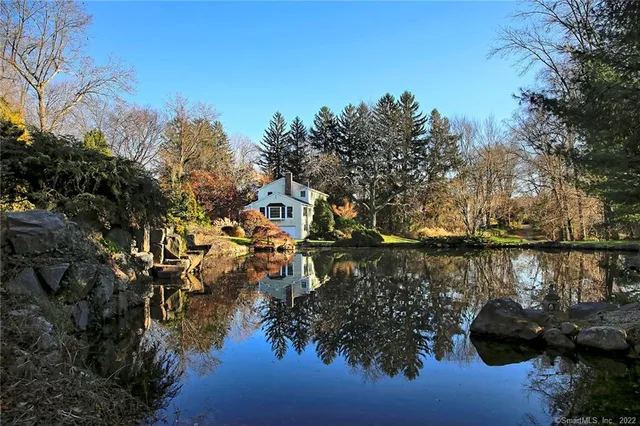 a view of a lake with houses
