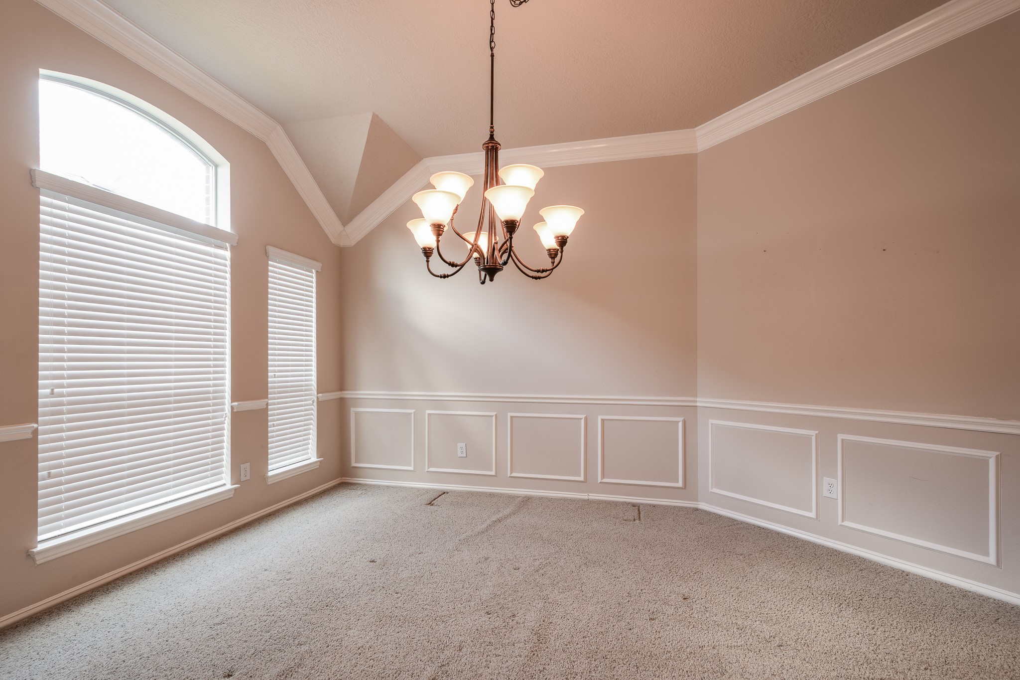 5914 Birdie Way Pasadena, TX 77505 - Photo 19 of 32 a view of an empty room with a window