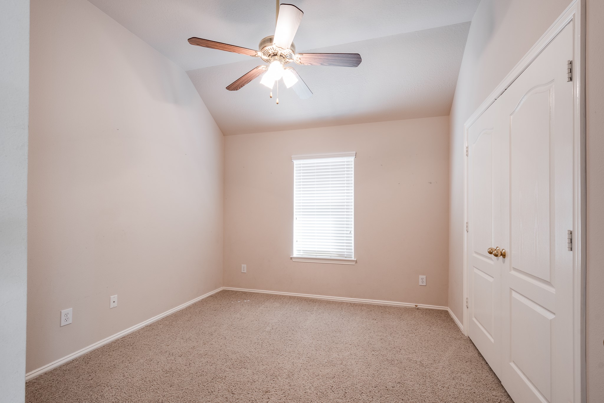 5914 Birdie Way Pasadena, TX 77505 - Photo 25 of 32 an empty room with a window and a fan