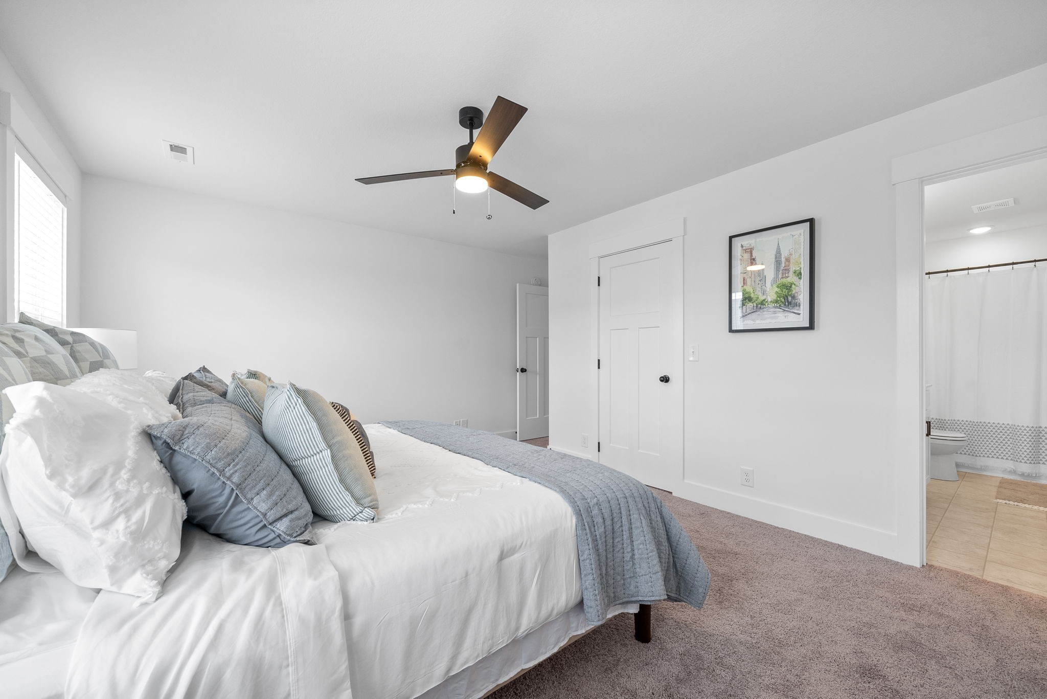 121 Front Rdg Circle Clarksville, TN 37042 - Photo 21 of 39 a bedroom with a bed and painting on the wall