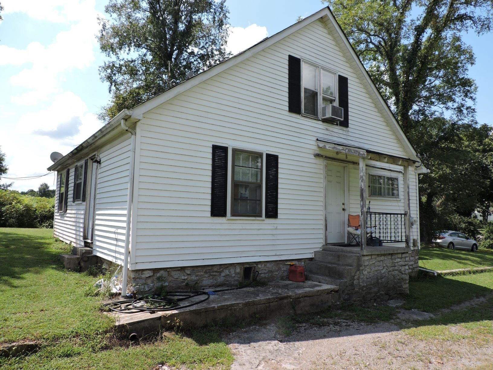 10891 Murfreesboro Road Lebanon, TN 37090 - Photo 3 of 16 a front view of a house with a yard
