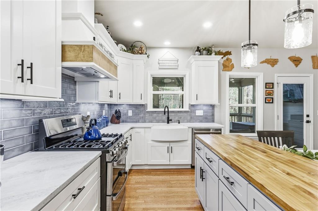 1122 Flagstone Way Acworth, GA 30101 - Photo 19 of 50 a kitchen with a sink stove and cabinets