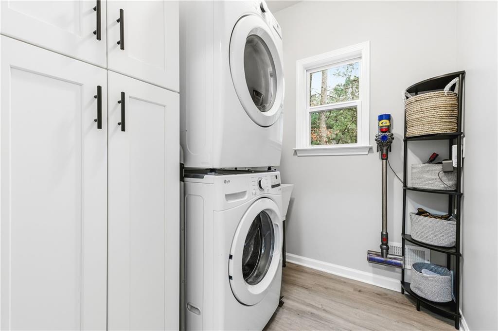 1122 Flagstone Way Acworth, GA 30101 - Photo 22 of 50 a utility room with dryer and washer