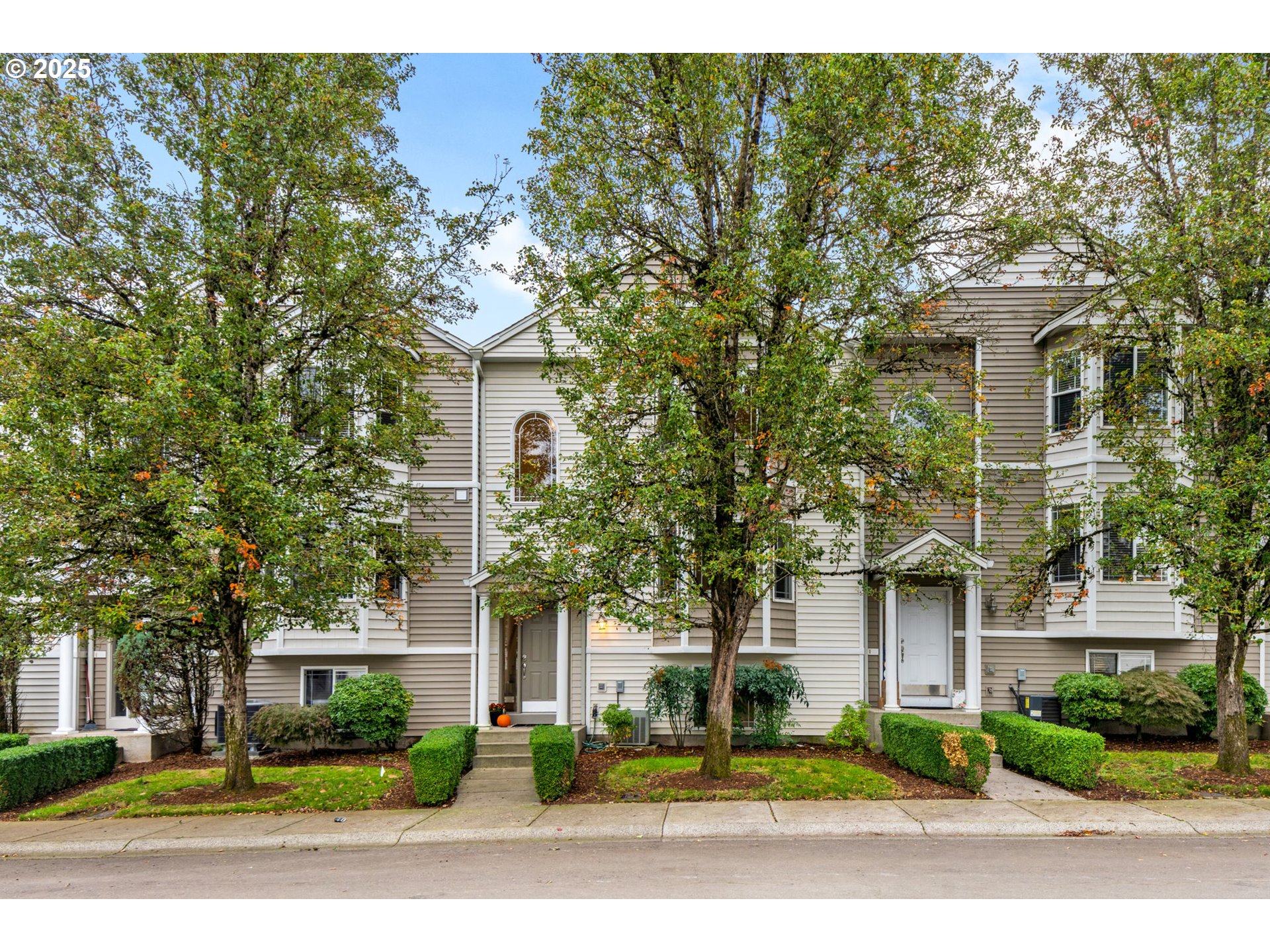 16525 Northeast 20th Street Vancouver, WA 98684 - Photo 1 of 33 front view of a house with a yard