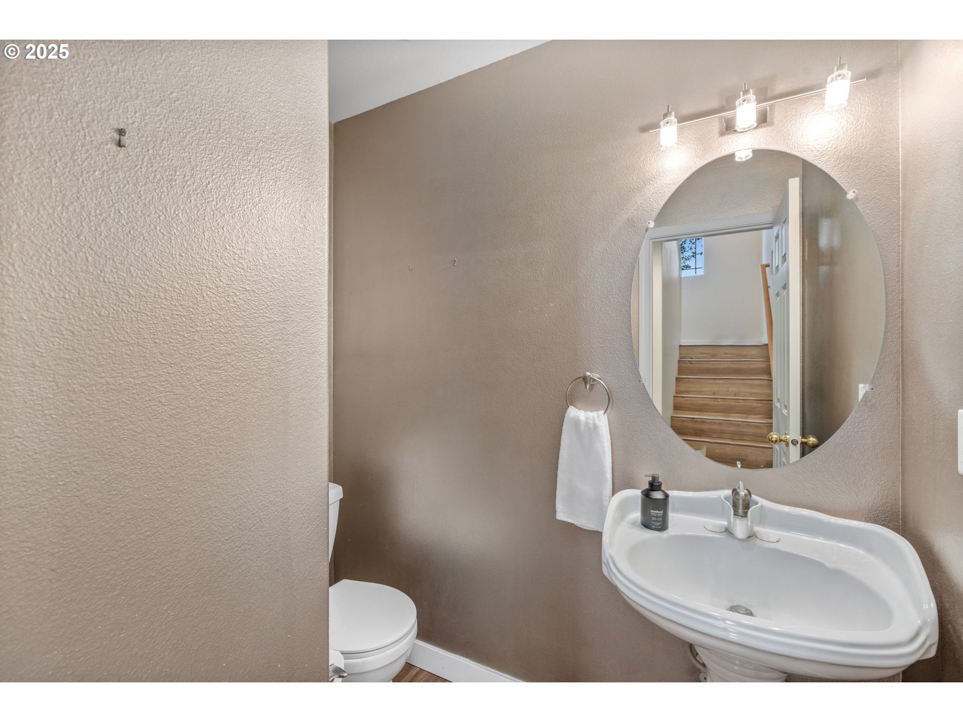 16525 Northeast 20th Street Vancouver, WA 98684 - Photo 22 of 33 a bathroom with a sink and a mirror