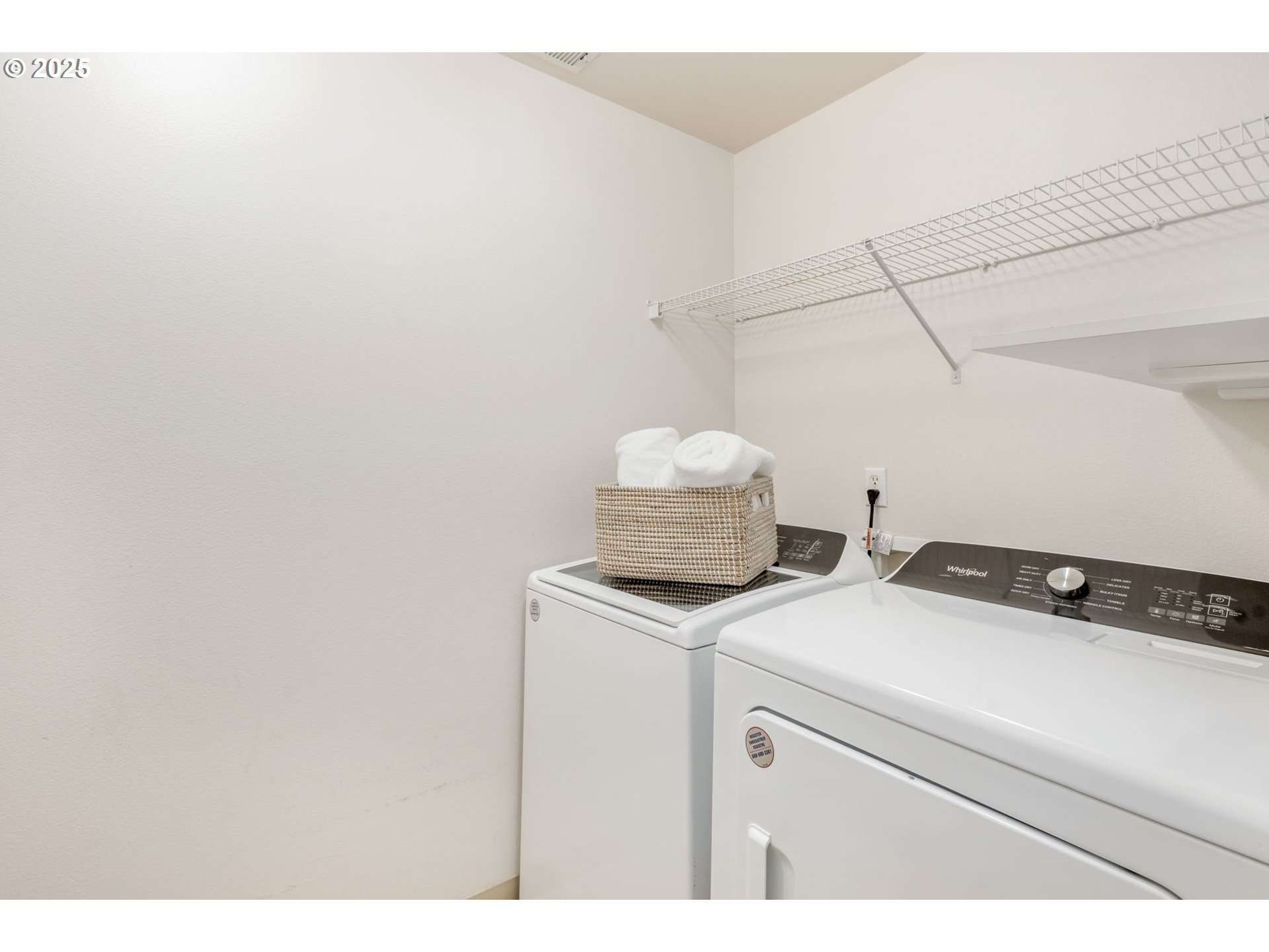 16525 Northeast 20th Street Vancouver, WA 98684 - Photo 23 of 33 a utility room with dryer and washer