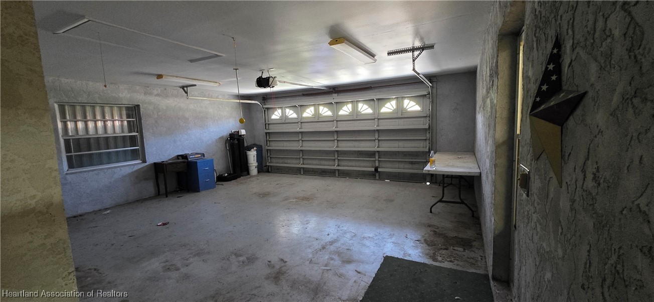 307 Southwest 10th Street Okeechobee, FL 34974 - Photo 13 of 38 garage