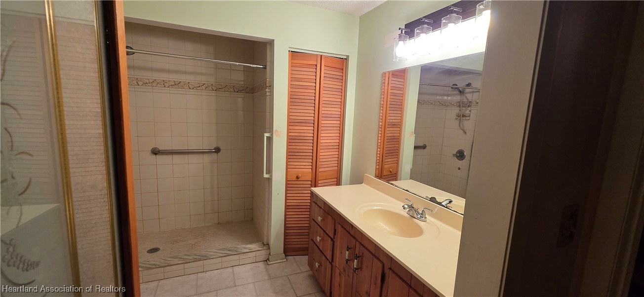 307 Southwest 10th Street Okeechobee, FL 34974 - Photo 17 of 38 Primary en-suite