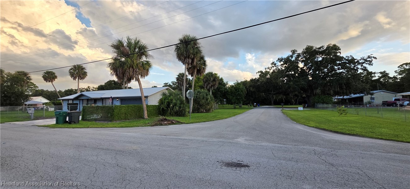 307 Southwest 10th Street Okeechobee, FL 34974 - Photo 6 of 38 Front and East elavation