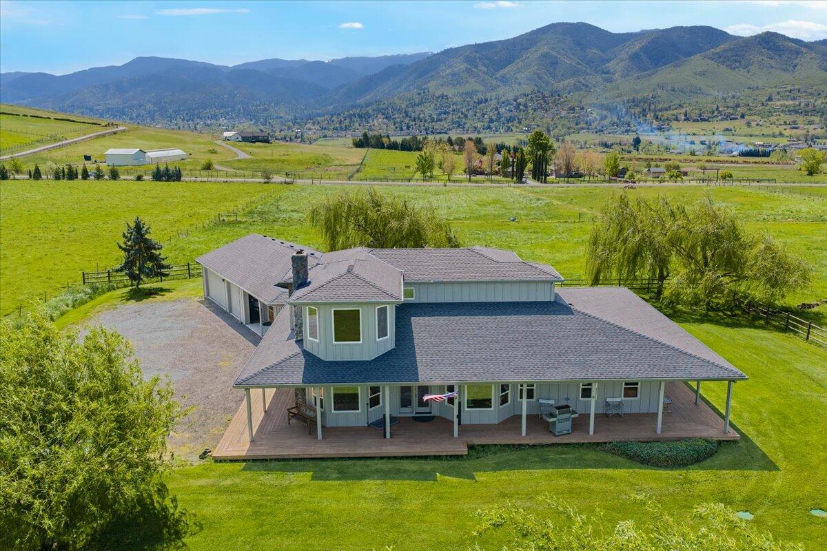 900 Butler Creek Road Ashland, OR 97520 - Photo 2 of 39 04-DJI_20260414123510_0031_D