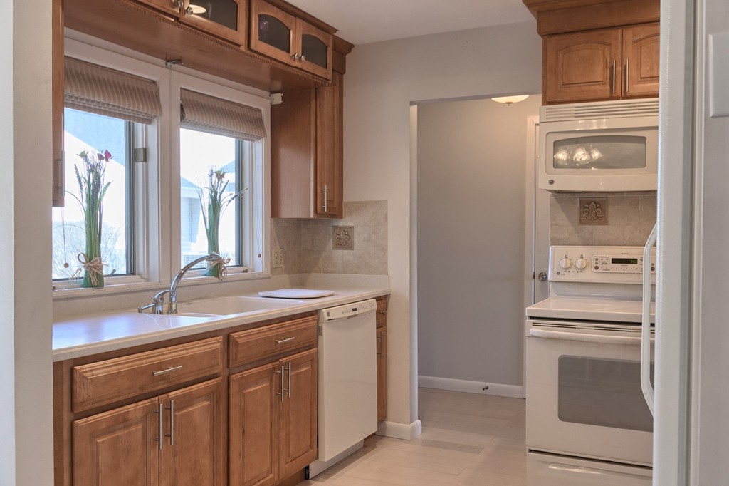 107 Beacon Park Road, Unit 107 Webster, MA 01570 - Photo 10 of 30 Gallery Image 10