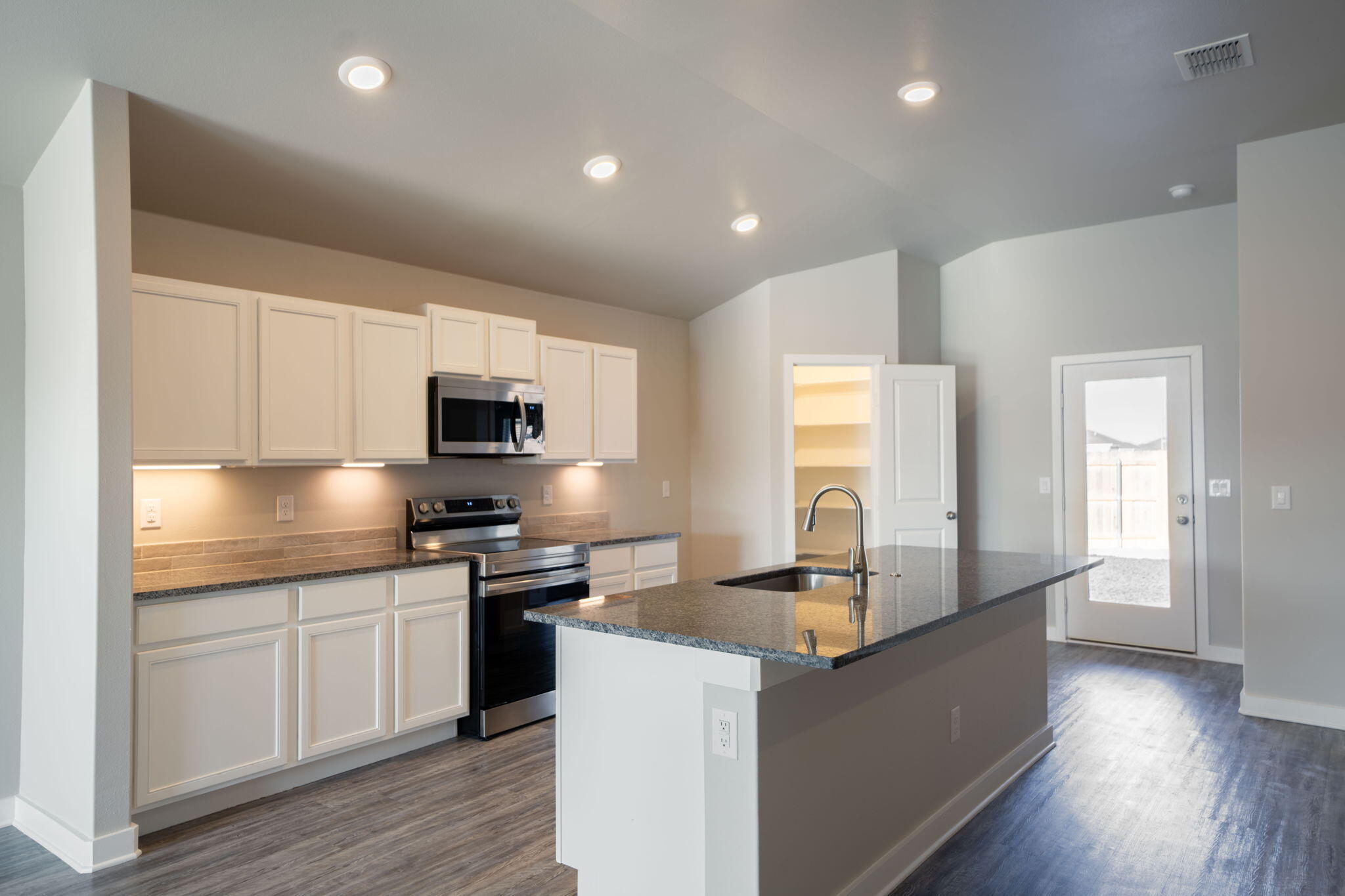 13708 Avenue R Lubbock, TX 79423 - Photo 13 of 43 large-019feca4-c41c-719e-b961-52c39033b9