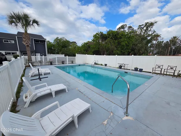$2,000 | 7125 North Lagoon Drive, Unit P, Panama City, FL 32408