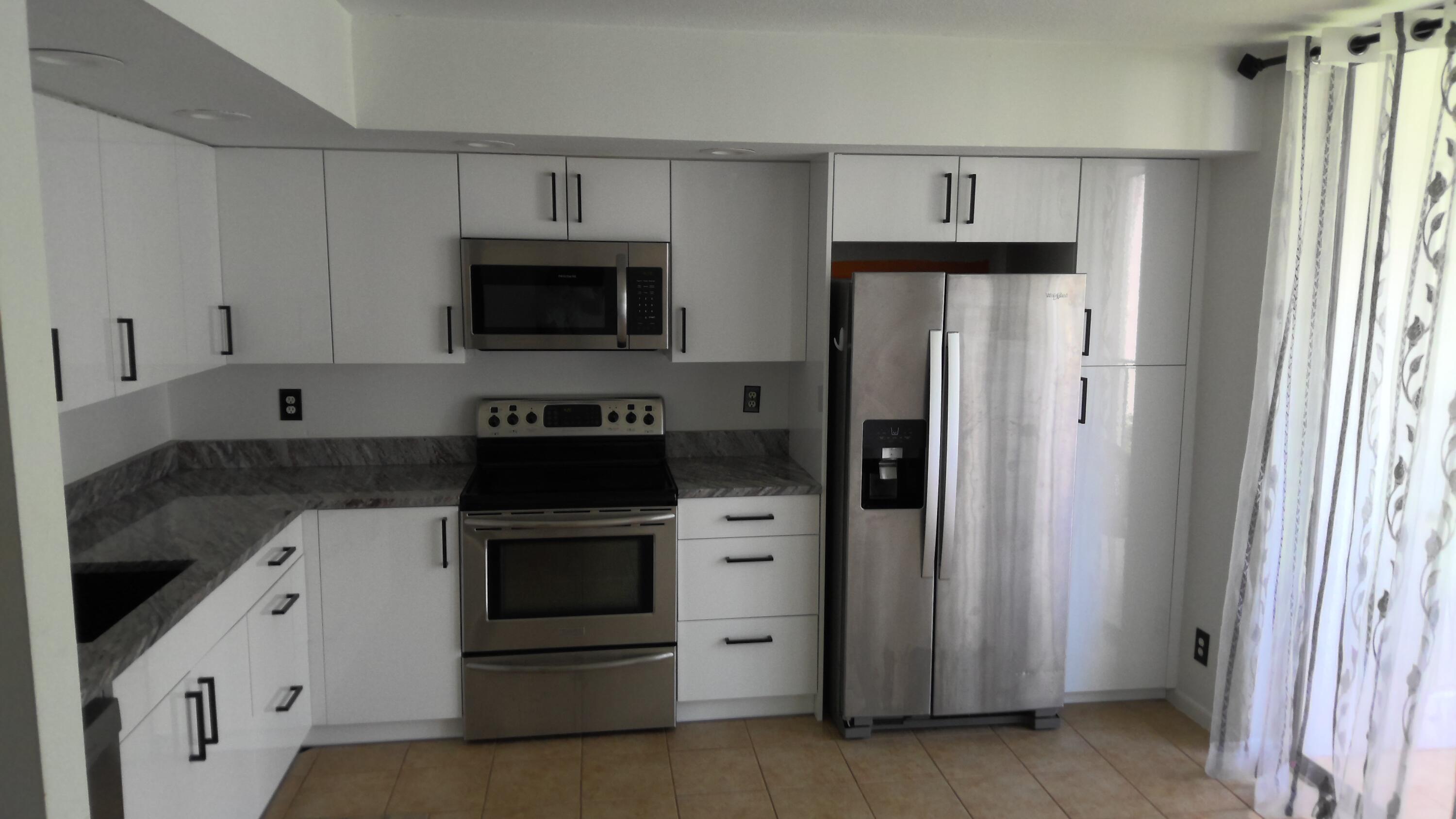 5130 Las Verdes Circle, Unit 214 Delray Beach, FL 33484 - Photo 1 of 22 kitchen