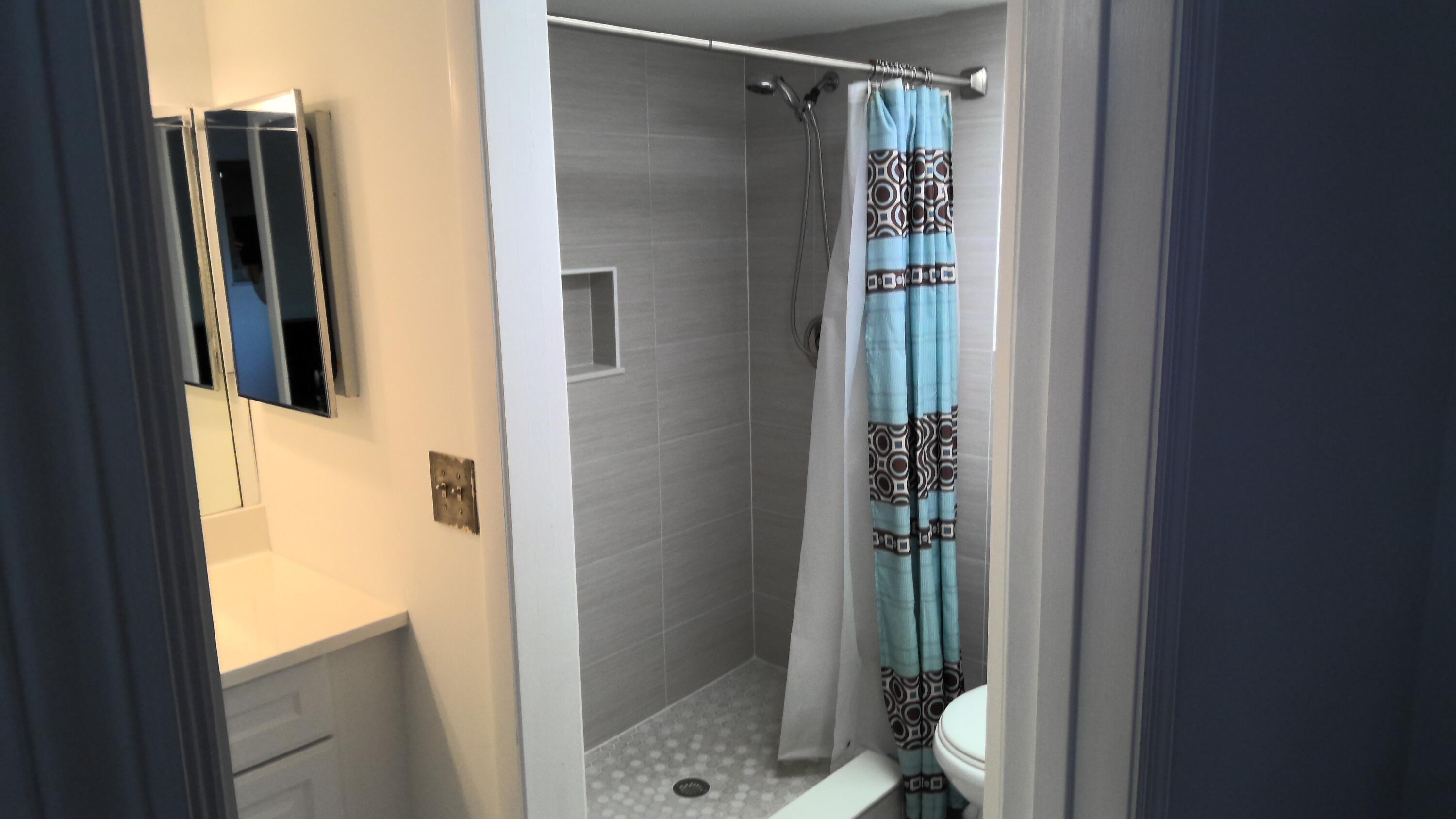 5130 Las Verdes Circle, Unit 214 Delray Beach, FL 33484 - Photo 12 of 22 masterbath