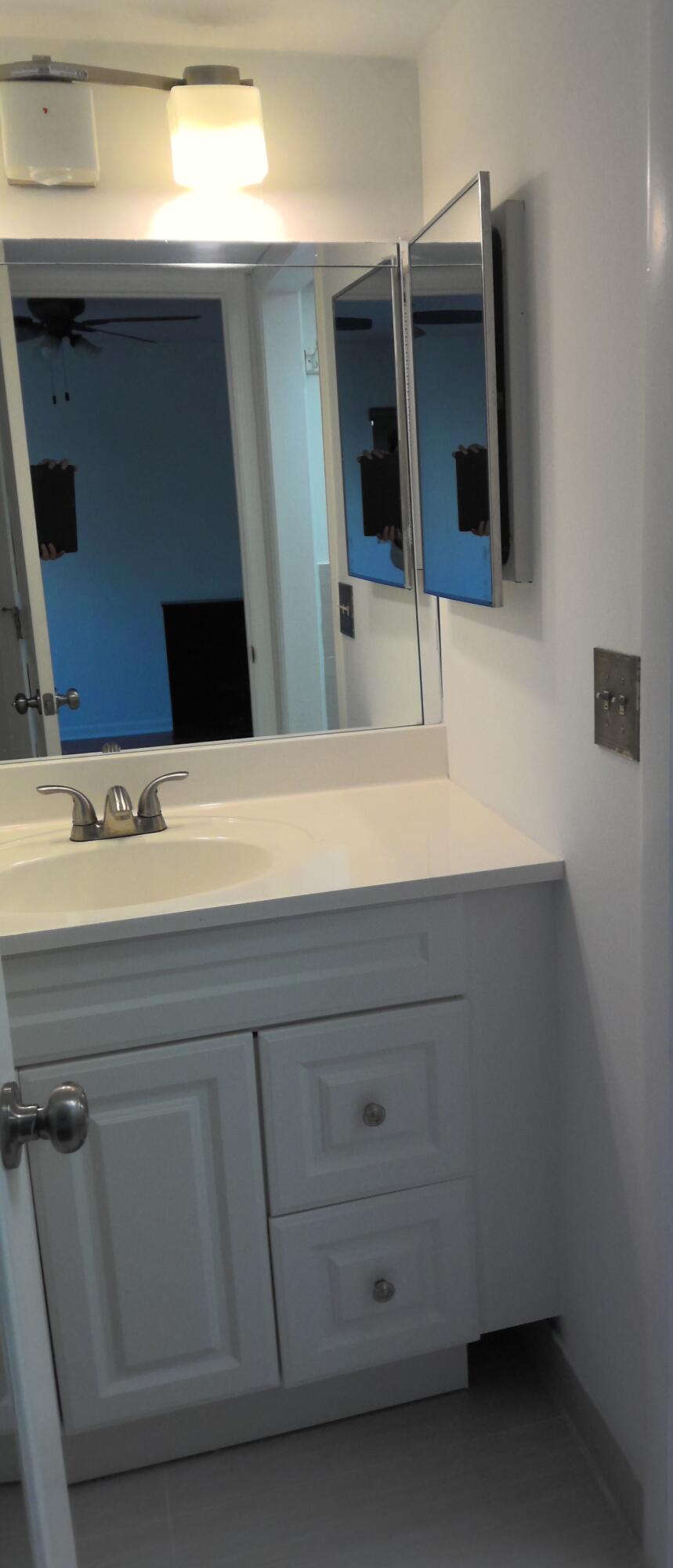 5130 Las Verdes Circle, Unit 214 Delray Beach, FL 33484 - Photo 13 of 22 masterbath1