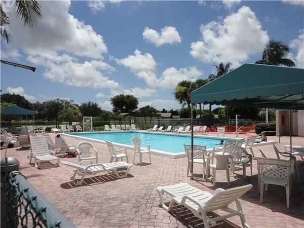 5130 Las Verdes Circle, Unit 214 Delray Beach, FL 33484 - Photo 20 of 22 pool