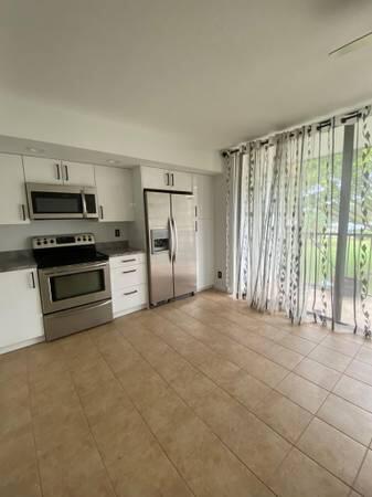 5130 Las Verdes Circle, Unit 214 Delray Beach, FL 33484 - Photo 3 of 22 kitchen