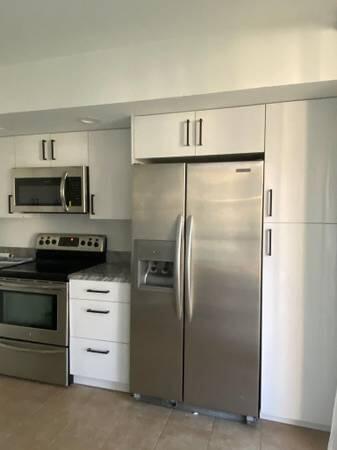 5130 Las Verdes Circle, Unit 214 Delray Beach, FL 33484 - Photo 4 of 22 kitchen