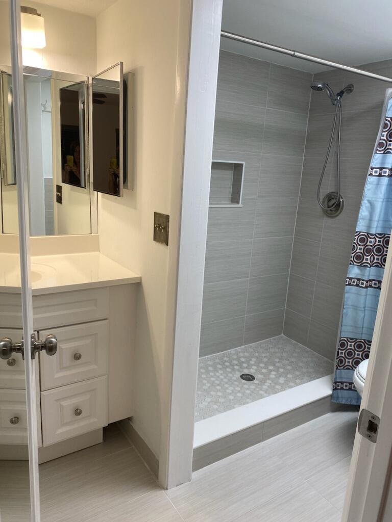 5130 Las Verdes Circle, Unit 214 Delray Beach, FL 33484 - Photo 10 of 22 masterbath1