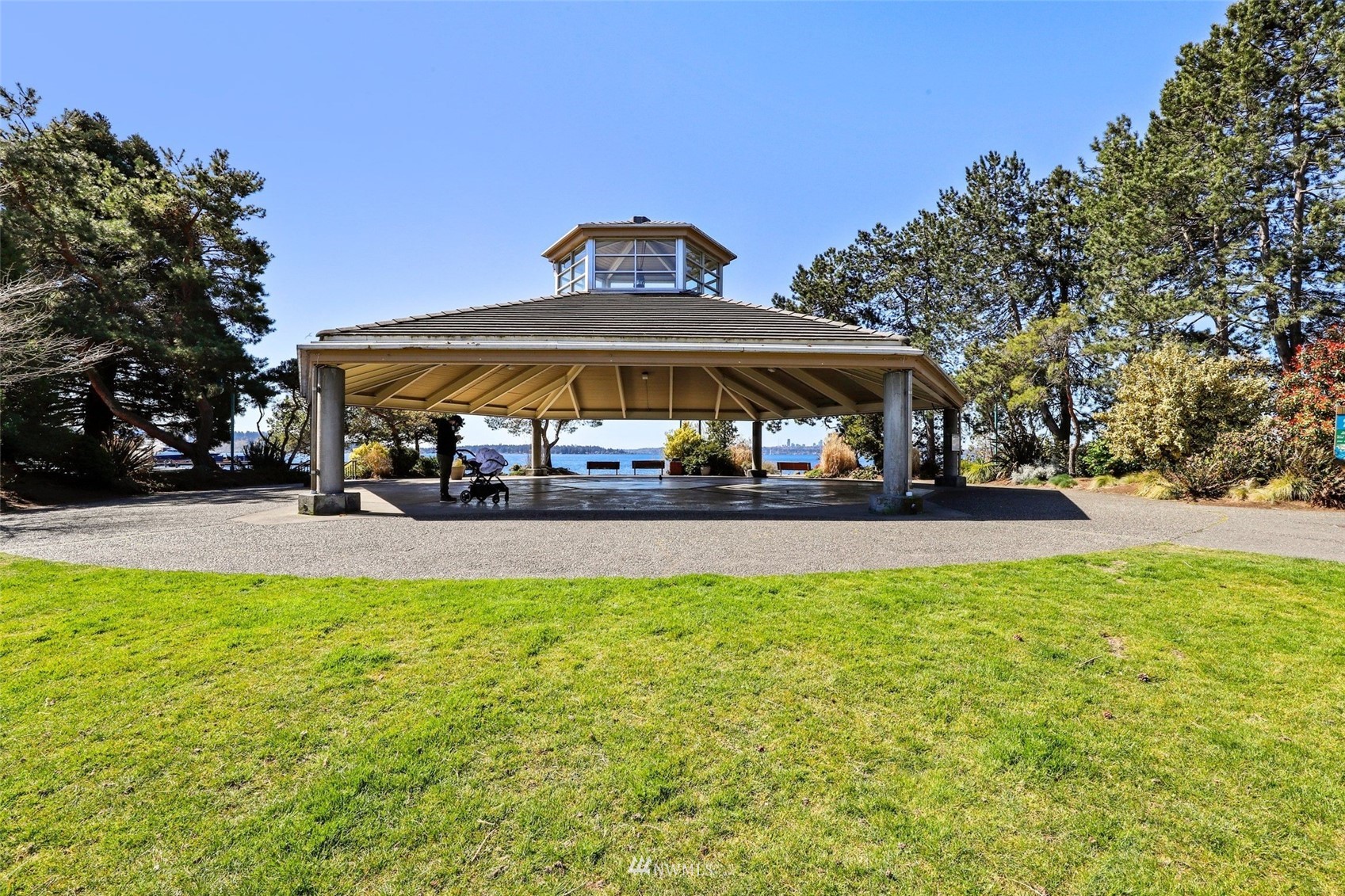 102 State Street, Unit 101W Kirkland, WA 98033 - Photo 36 of 38 a view of outdoor space with swimming pool and patio