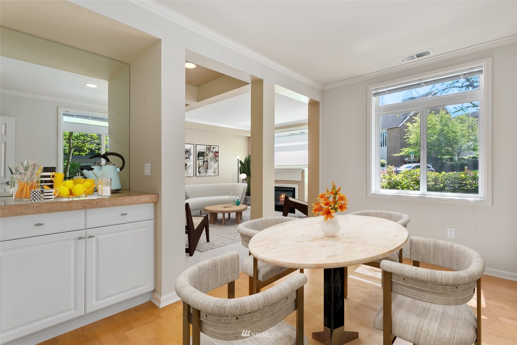 102 State Street, Unit 101W Kirkland, WA 98033 - Photo 6 of 38 a kitchen with a table and chairs