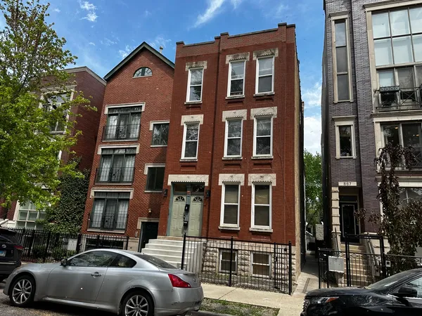 $2,500 | 869 North Hermitage Avenue, Unit 3R, Chicago, IL 60622