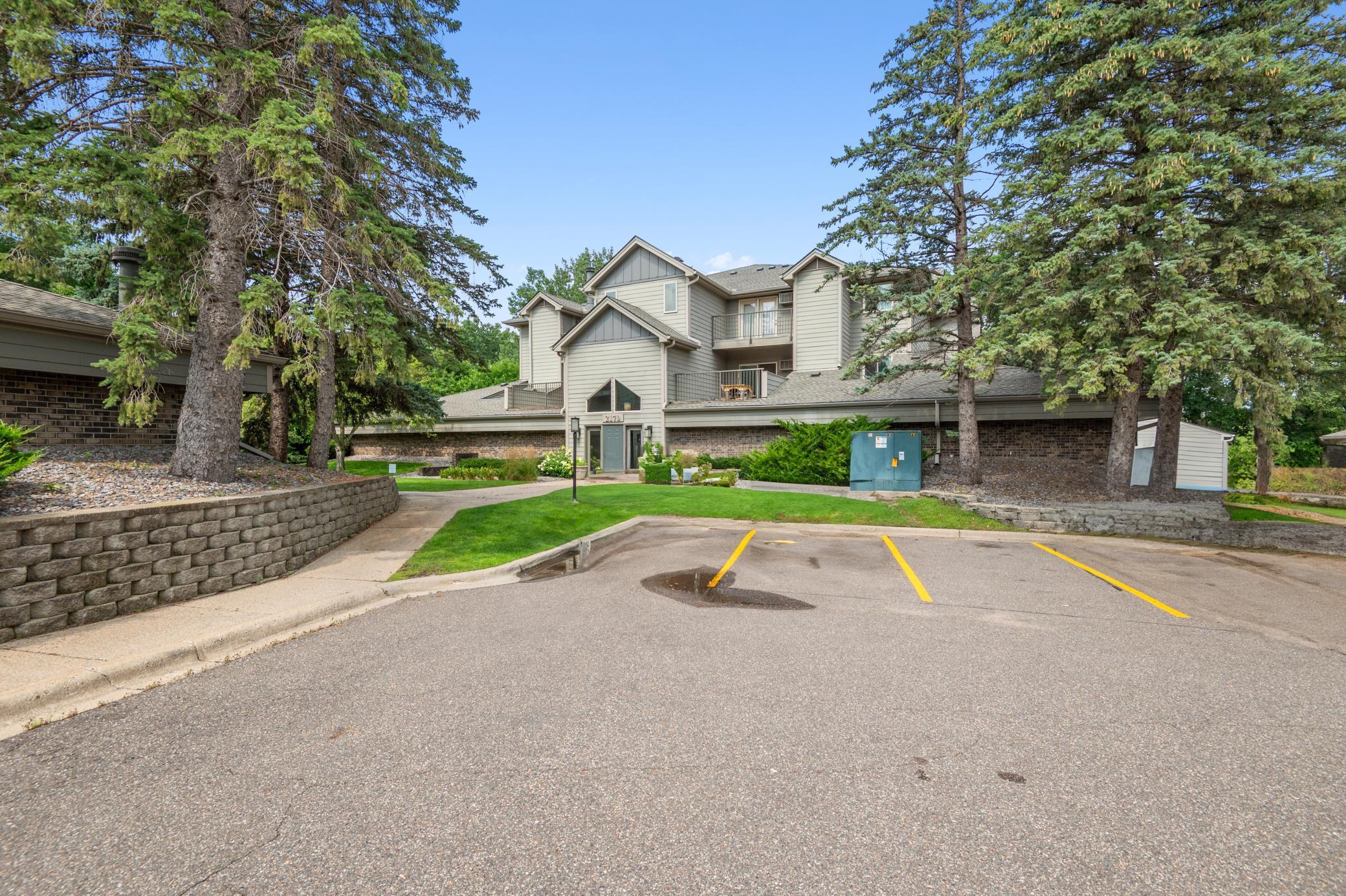 2170 Ridge Drive, Unit 14 St. Louis Park, MN 55416 - Photo 2 of 26 Gallery Image 2