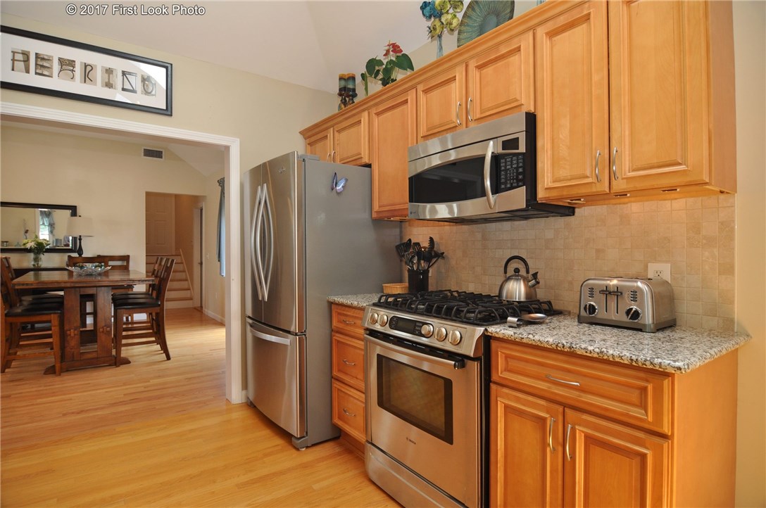 205 Curry Road Cranston, RI 02920 - Photo 11 of 36