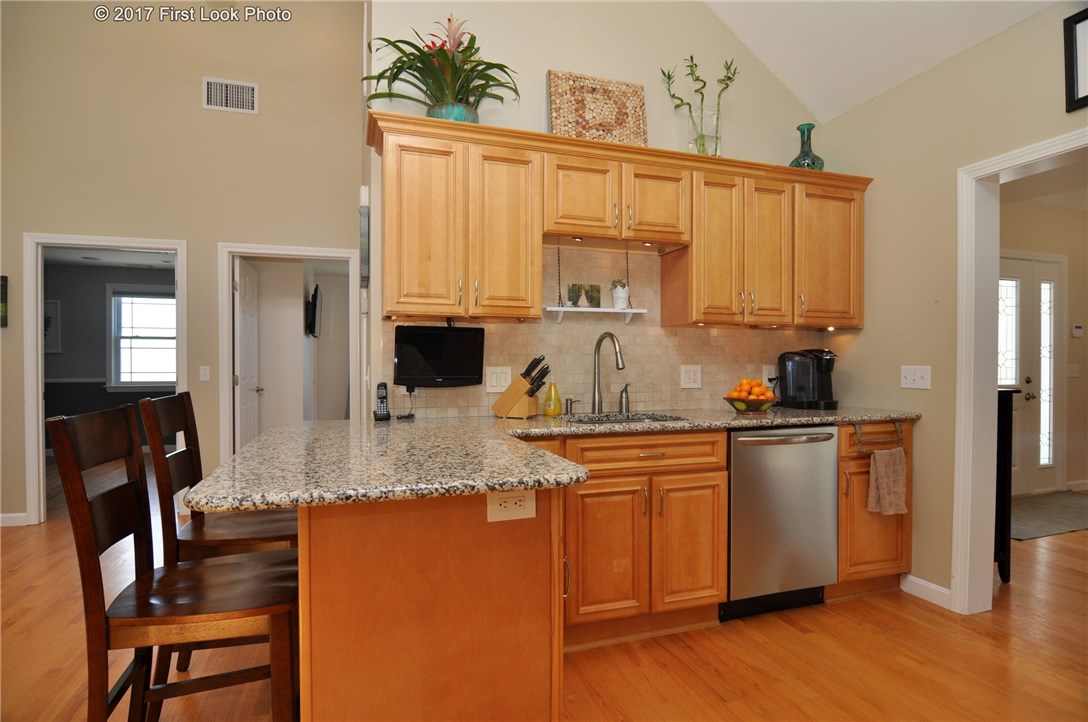 205 Curry Road Cranston, RI 02920 - Photo 12 of 36