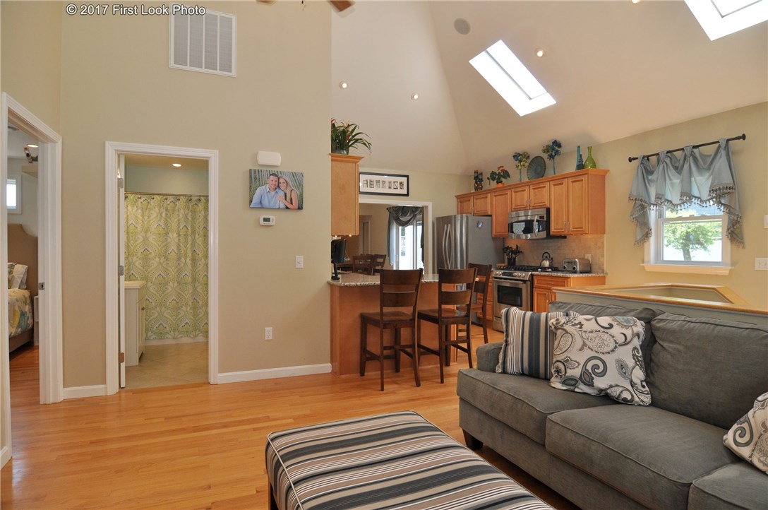 205 Curry Road Cranston, RI 02920 - Photo 7 of 36