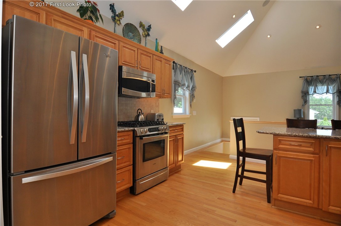 205 Curry Road Cranston, RI 02920 - Photo 8 of 36